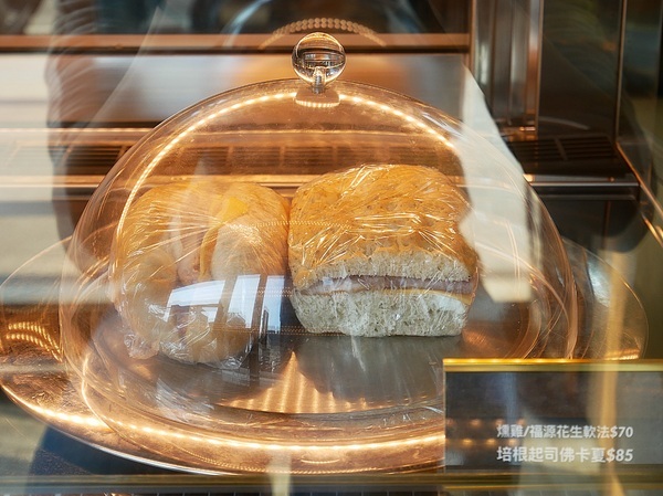 KOYAMA 這座山台灣茶專門店:KOYAMA 這座山台灣茶專門店-台中首創茶酒沙龍 多種手沖台灣茶及茶系列餐點 甚至還能已酒入茶 考驗大家創意 不限時且提供wifi和插座 悠閒享受午後時光