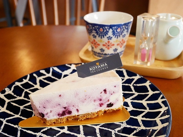 KOYAMA 這座山台灣茶專門店:KOYAMA 這座山台灣茶專門店-台中首創茶酒沙龍 多種手沖台灣茶及茶系列餐點 甚至還能已酒入茶 考驗大家創意 不限時且提供wifi和插座 悠閒享受午後時光