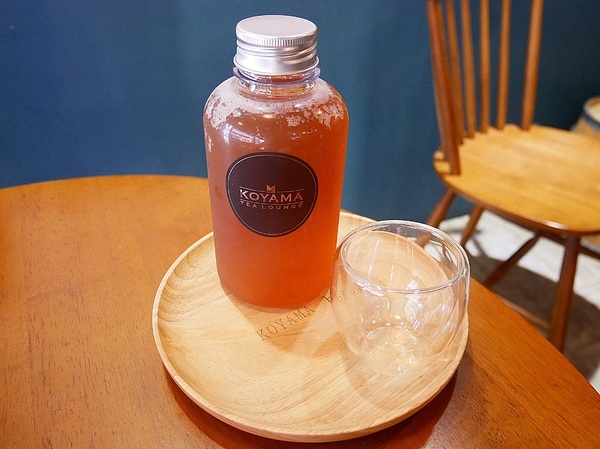 KOYAMA 這座山台灣茶專門店:KOYAMA 這座山台灣茶專門店-台中首創茶酒沙龍 多種手沖台灣茶及茶系列餐點 甚至還能已酒入茶 考驗大家創意 不限時且提供wifi和插座 悠閒享受午後時光