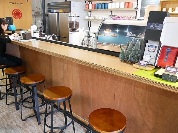 KOYAMA 這座山台灣茶專門店:KOYAMA 這座山台灣茶專門店-台中首創茶酒沙龍 多種手沖台灣茶及茶系列餐點 甚至還能已酒入茶 考驗大家創意 不限時且提供wifi和插座 悠閒享受午後時光