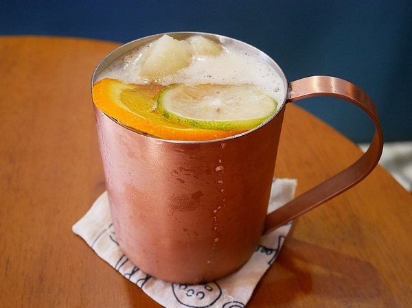 KOYAMA 這座山台灣茶專門店:KOYAMA 這座山台灣茶專門店-台中首創茶酒沙龍 多種手沖台灣茶及茶系列餐點 甚至還能已酒入茶 考驗大家創意 不限時且提供wifi和插座 悠閒享受午後時光