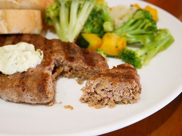 KOYAMA 這座山台灣茶專門店:KOYAMA 這座山台灣茶專門店-台中首創茶酒沙龍 多種手沖台灣茶及茶系列餐點 甚至還能已酒入茶 考驗大家創意 不限時且提供wifi和插座 悠閒享受午後時光