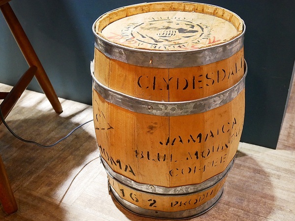 KOYAMA 這座山台灣茶專門店:KOYAMA 這座山台灣茶專門店-台中首創茶酒沙龍 多種手沖台灣茶及茶系列餐點 甚至還能已酒入茶 考驗大家創意 不限時且提供wifi和插座 悠閒享受午後時光