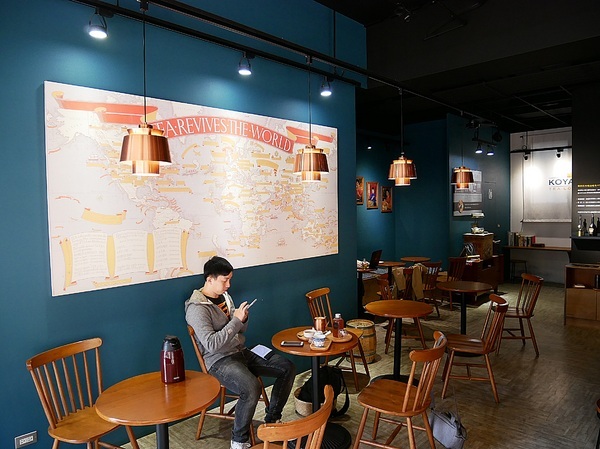 KOYAMA 這座山台灣茶專門店:KOYAMA 這座山台灣茶專門店-台中首創茶酒沙龍 多種手沖台灣茶及茶系列餐點 甚至還能已酒入茶 考驗大家創意 不限時且提供wifi和插座 悠閒享受午後時光