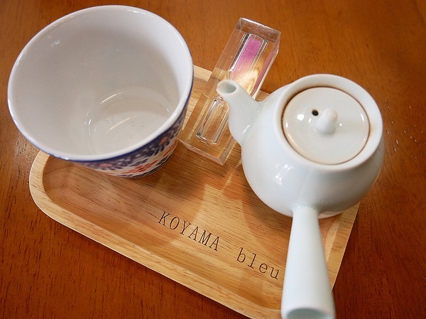 KOYAMA 這座山台灣茶專門店:KOYAMA 這座山台灣茶專門店-台中首創茶酒沙龍 多種手沖台灣茶及茶系列餐點 甚至還能已酒入茶 考驗大家創意 不限時且提供wifi和插座 悠閒享受午後時光