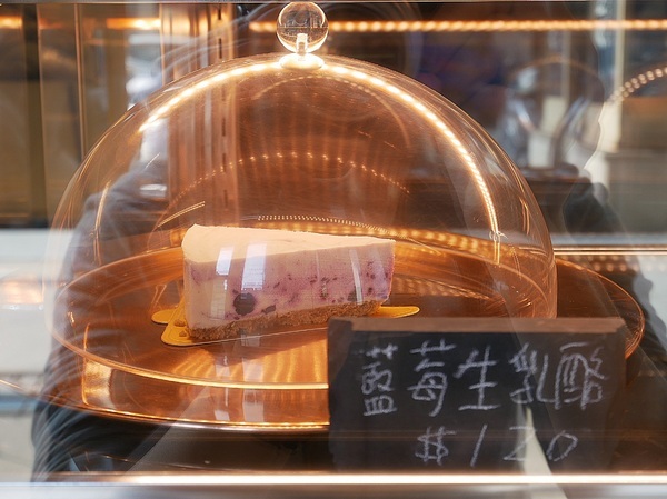 KOYAMA 這座山台灣茶專門店:KOYAMA 這座山台灣茶專門店-台中首創茶酒沙龍 多種手沖台灣茶及茶系列餐點 甚至還能已酒入茶 考驗大家創意 不限時且提供wifi和插座 悠閒享受午後時光