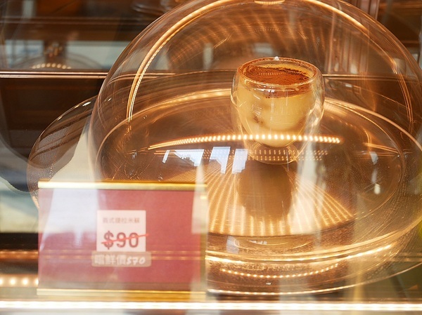 KOYAMA 這座山台灣茶專門店:KOYAMA 這座山台灣茶專門店-台中首創茶酒沙龍 多種手沖台灣茶及茶系列餐點 甚至還能已酒入茶 考驗大家創意 不限時且提供wifi和插座 悠閒享受午後時光