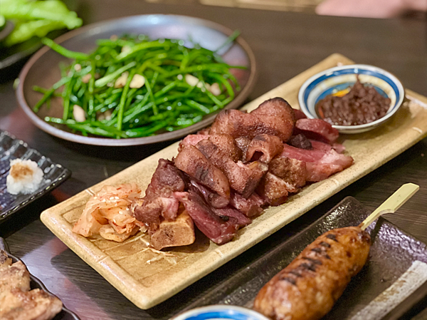 【台北東區美食】螢火蟲居酒屋 x 東區啤酒喝到飽居酒屋推薦!