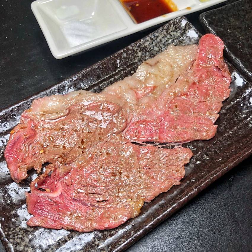 台南燒肉推薦【鉄牛燒肉】霸氣個人套餐只要580元就能吃到和牛 黑將純血和牛/奧汀牛 肉質一口入魂 ! 營業到凌晨四點的深夜燒肉店 | 小白只饗ㄔ美食