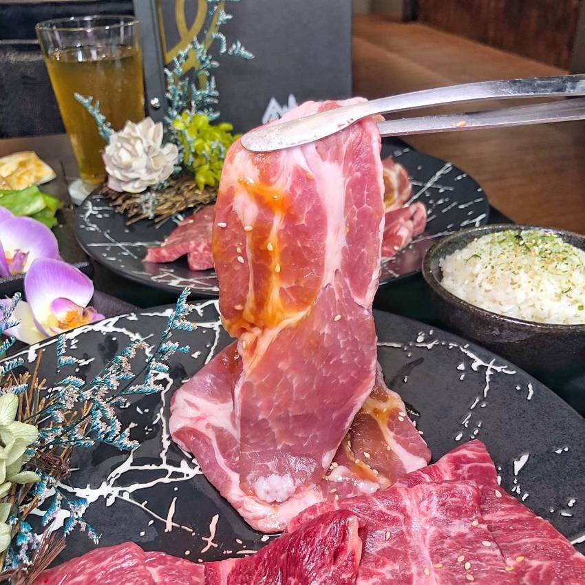 台南燒肉推薦【鉄牛燒肉】霸氣個人套餐只要580元就能吃到和牛 黑將純血和牛/奧汀牛 肉質一口入魂 ! 營業到凌晨四點的深夜燒肉店 | 小白只饗ㄔ美食