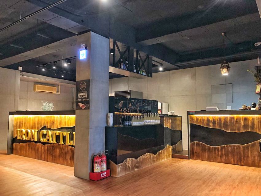 台南燒肉推薦【鉄牛燒肉】霸氣個人套餐只要580元就能吃到和牛 黑將純血和牛/奧汀牛 肉質一口入魂 ! 營業到凌晨四點的深夜燒肉店 | 小白只饗ㄔ美食