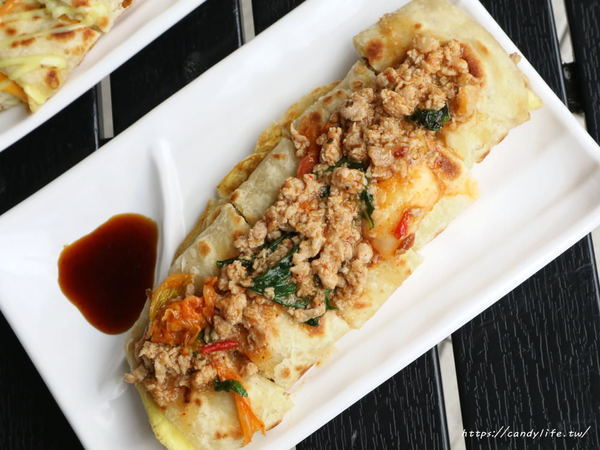 溱香手工蛋餅專賣店：台中美食│溱香手工蛋餅專賣店〃台中手工蛋餅推薦，近太原車站，口味有創意，用料用實在，讓人一吃成主顧～