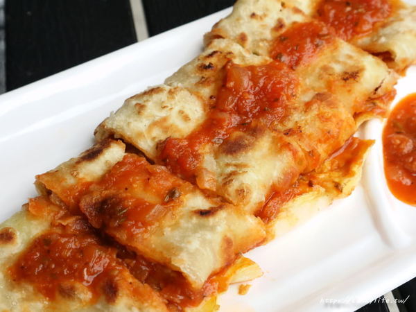 溱香手工蛋餅專賣店：台中美食│溱香手工蛋餅專賣店〃台中手工蛋餅推薦，近太原車站，口味有創意，用料用實在，讓人一吃成主顧～