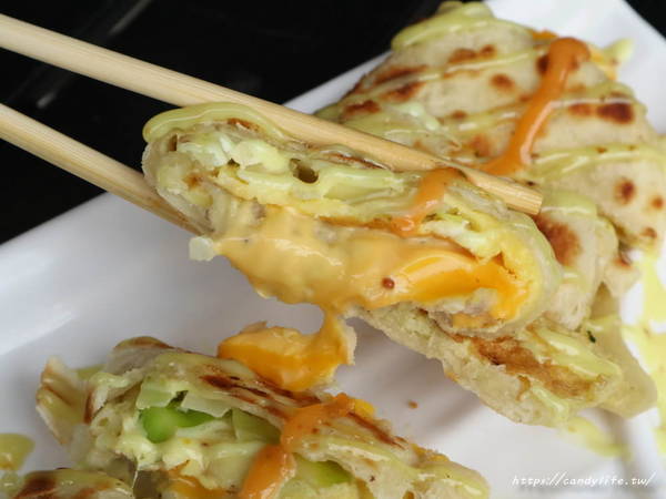 溱香手工蛋餅專賣店：台中美食│溱香手工蛋餅專賣店〃台中手工蛋餅推薦，近太原車站，口味有創意，用料用實在，讓人一吃成主顧～