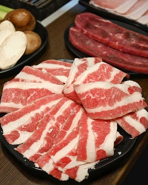 進吉泰國蝦海鮮碳烤吃到飽∥左營區美食∥海鮮控的天堂∥超狂泰國蝦海鮮吃到飽