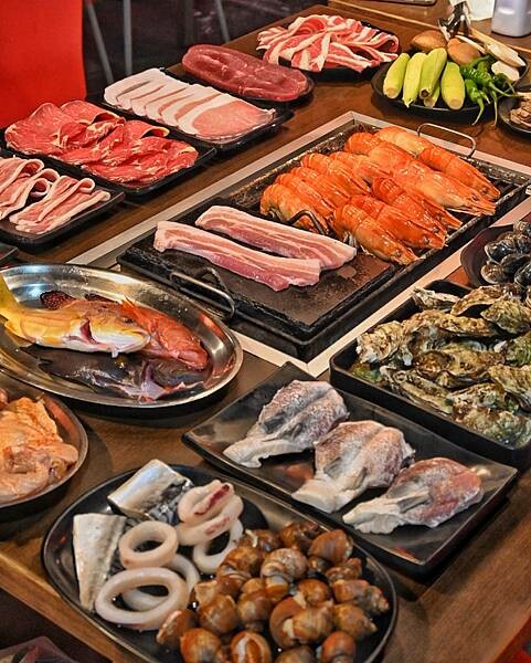 進吉泰國蝦海鮮碳烤吃到飽∥左營區美食∥海鮮控的天堂∥超狂泰國蝦海鮮吃到飽