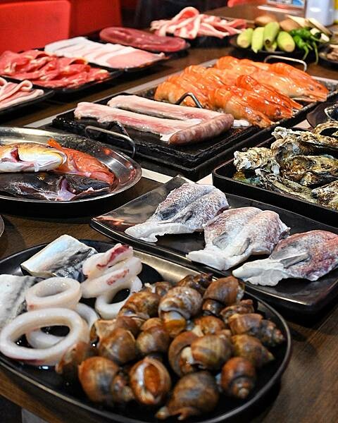 進吉泰國蝦海鮮碳烤吃到飽∥左營區美食∥海鮮控的天堂∥超狂泰國蝦海鮮吃到飽