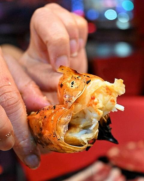 進吉泰國蝦海鮮碳烤吃到飽∥左營區美食∥海鮮控的天堂∥超狂泰國蝦海鮮吃到飽