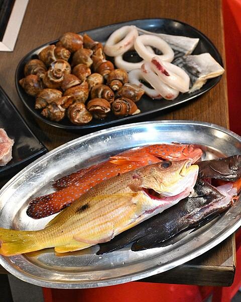 進吉泰國蝦海鮮碳烤吃到飽∥左營區美食∥海鮮控的天堂∥超狂泰國蝦海鮮吃到飽