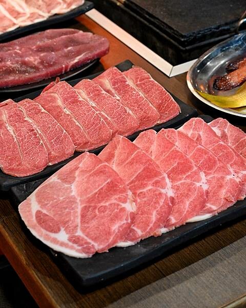 進吉泰國蝦海鮮碳烤吃到飽∥左營區美食∥海鮮控的天堂∥超狂泰國蝦海鮮吃到飽