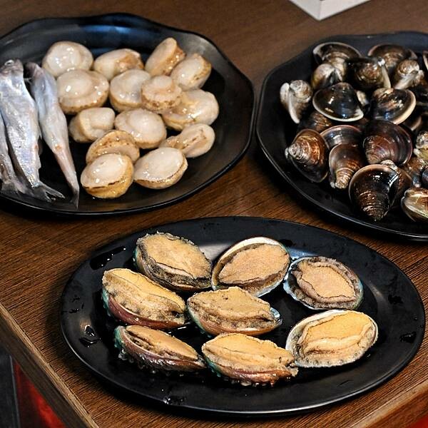 進吉泰國蝦海鮮碳烤吃到飽∥左營區美食∥海鮮控的天堂∥超狂泰國蝦海鮮吃到飽