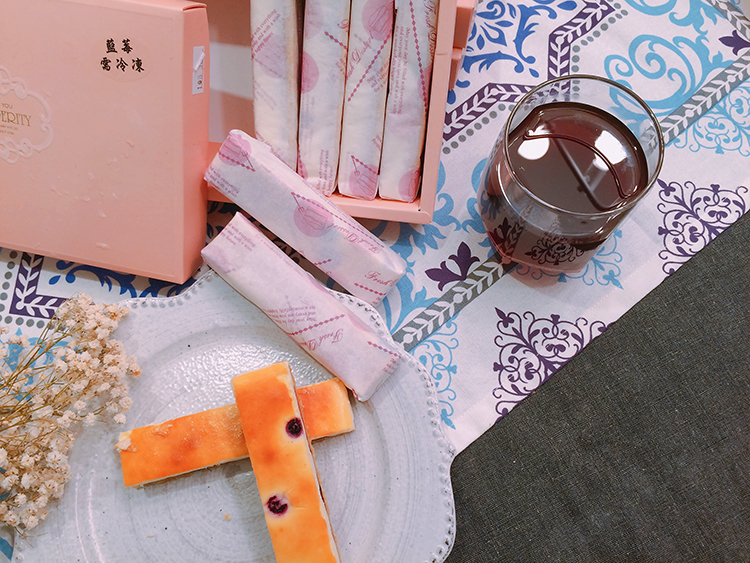 鴻品甜點工作室,團購乳酪蛋糕推薦,我不是他媽媽,療癒甜點,浮誇甜點,浮誇系,浮誇系甜點,爆漿,爆漿泡芙,爆漿蛋糕,現做蛋糕,現做甜點,送禮甜點