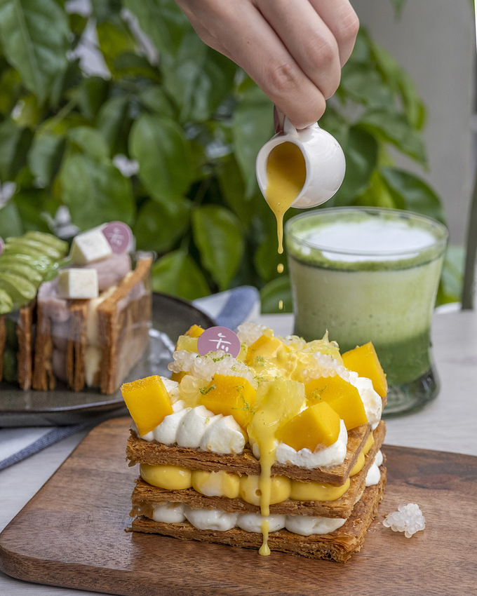 台北美食 午冬甜點｜美得像藝術品！北車補習街人氣千層酥，限定口味「楊枝甘露千層酥」根本欠吃！ · 算命的說我很愛吃