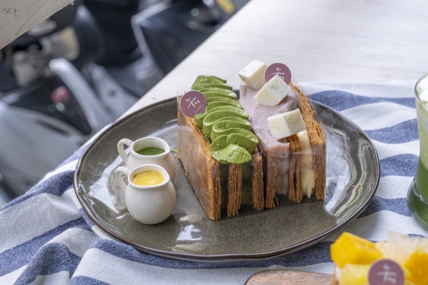 台北美食 午冬甜點｜美得像藝術品！北車補習街人氣千層酥，限定口味「楊枝甘露千層酥」根本欠吃！ · 算命的說我很愛吃