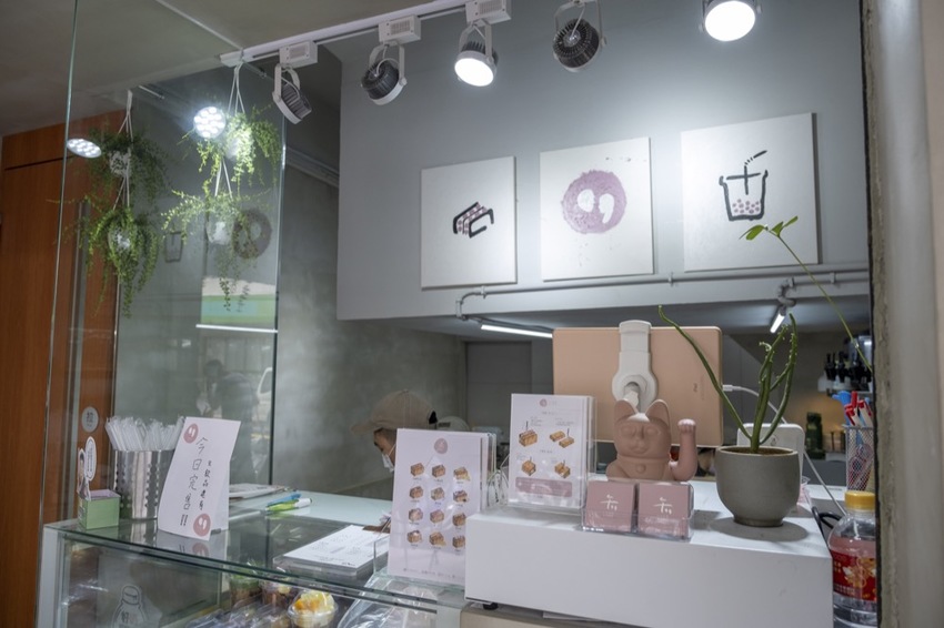 台北美食 午冬甜點｜美得像藝術品！北車補習街人氣千層酥，限定口味「楊枝甘露千層酥」根本欠吃！ · 算命的說我很愛吃