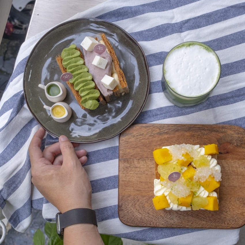 台北美食 午冬甜點｜美得像藝術品！北車補習街人氣千層酥，限定口味「楊枝甘露千層酥」根本欠吃！ · 算命的說我很愛吃