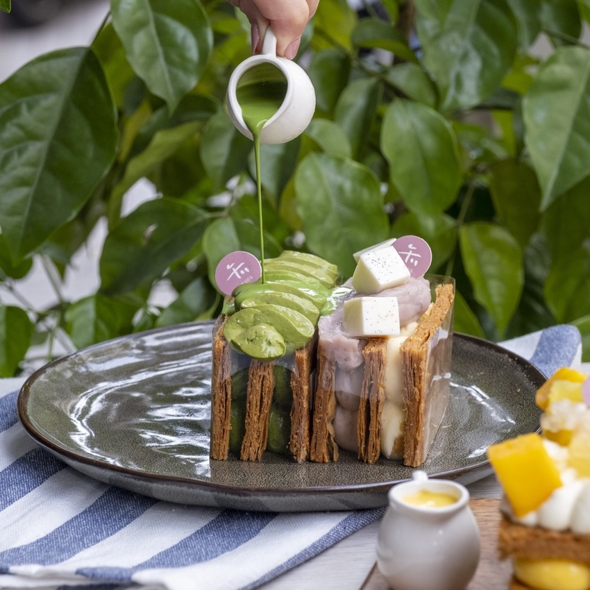 台北美食 午冬甜點｜美得像藝術品！北車補習街人氣千層酥，限定口味「楊枝甘露千層酥」根本欠吃！ · 算命的說我很愛吃