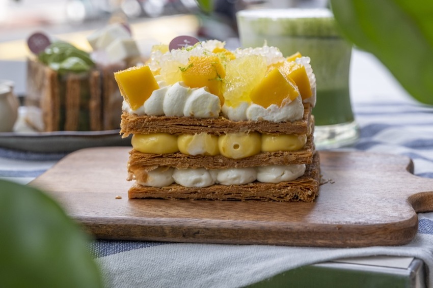 台北美食 午冬甜點｜美得像藝術品！北車補習街人氣千層酥，限定口味「楊枝甘露千層酥」根本欠吃！ · 算命的說我很愛吃