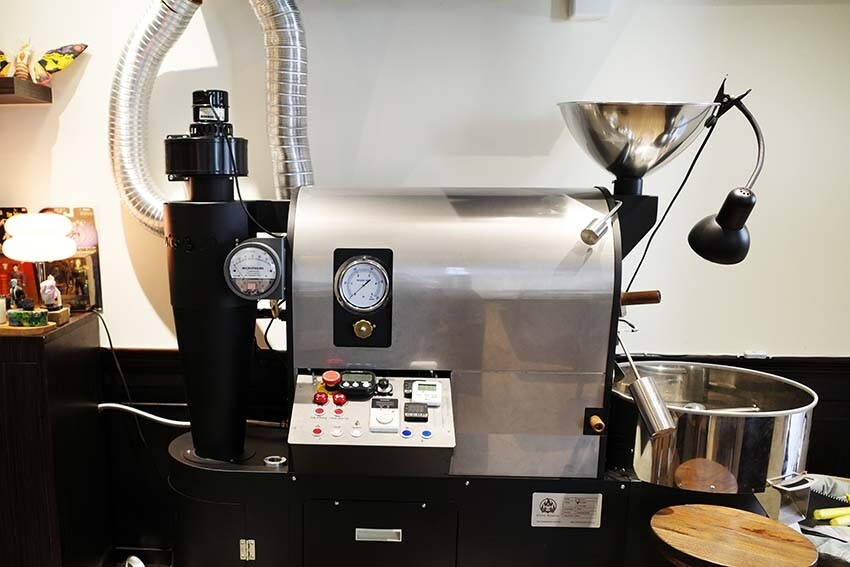 【中和咖啡廳推薦】『ZZZ Coffee Shops』近環狀線中和站/新開幕/圍繞復古相機、黑膠唱片的質感咖啡廳/照相