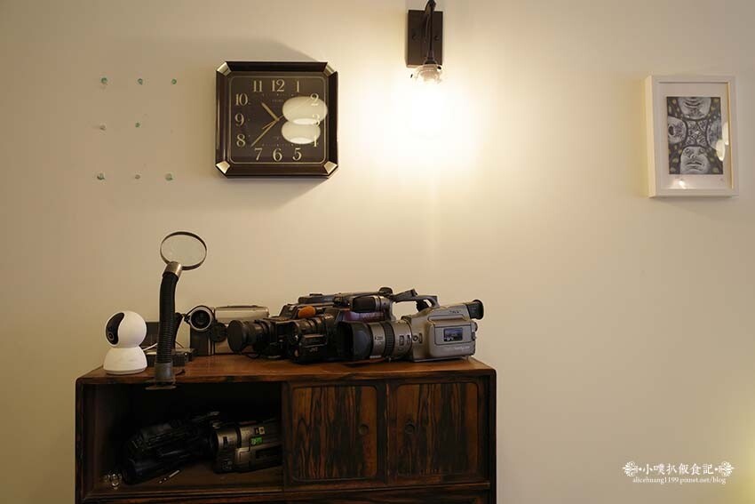 【中和咖啡廳推薦】『ZZZ Coffee Shops』近環狀線中和站/新開幕/圍繞復古相機、黑膠唱片的質感咖啡廳/照相