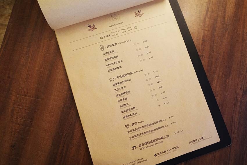 【中和咖啡廳推薦】『ZZZ Coffee Shops』近環狀線中和站/新開幕/圍繞復古相機、黑膠唱片的質感咖啡廳/照相