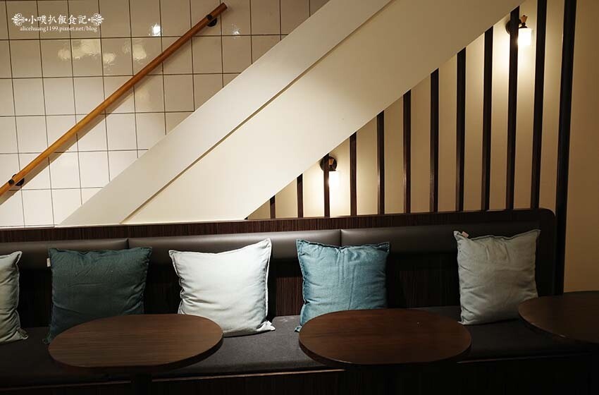 【中和咖啡廳推薦】『ZZZ Coffee Shops』近環狀線中和站/新開幕/圍繞復古相機、黑膠唱片的質感咖啡廳/照相