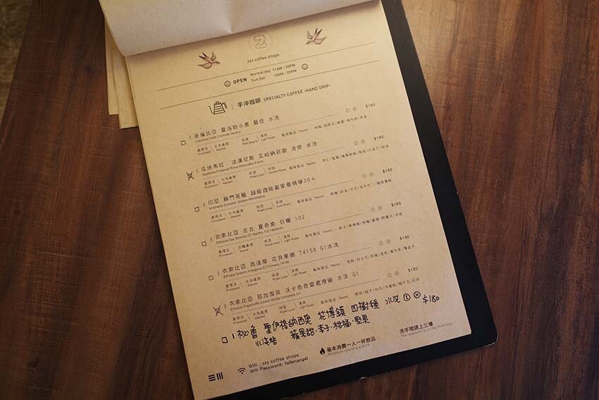 【中和咖啡廳推薦】『ZZZ Coffee Shops』近環狀線中和站/新開幕/圍繞復古相機、黑膠唱片的質感咖啡廳/照相