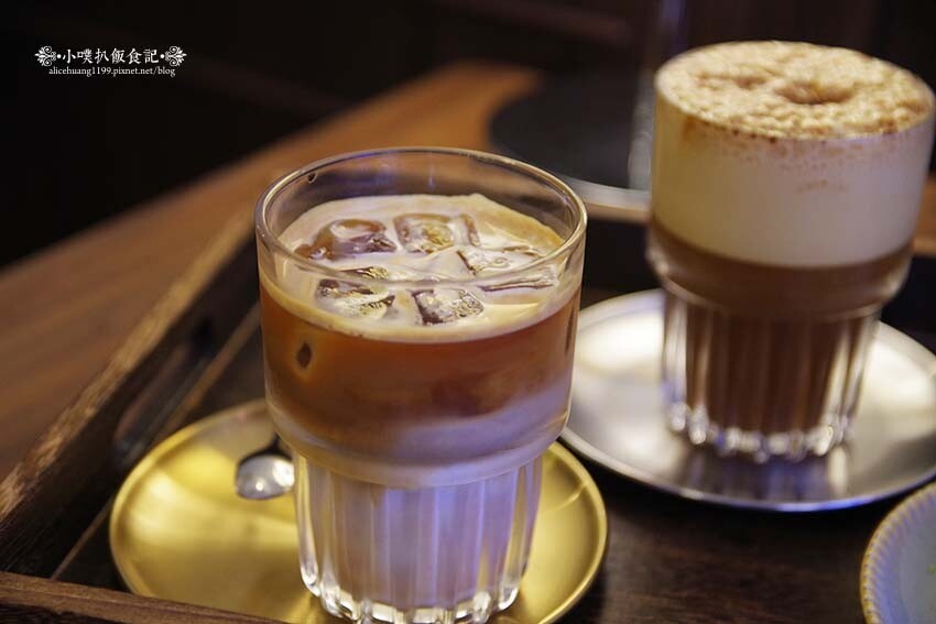 【中和咖啡廳推薦】『ZZZ Coffee Shops』近環狀線中和站/新開幕/圍繞復古相機、黑膠唱片的質感咖啡廳/照相