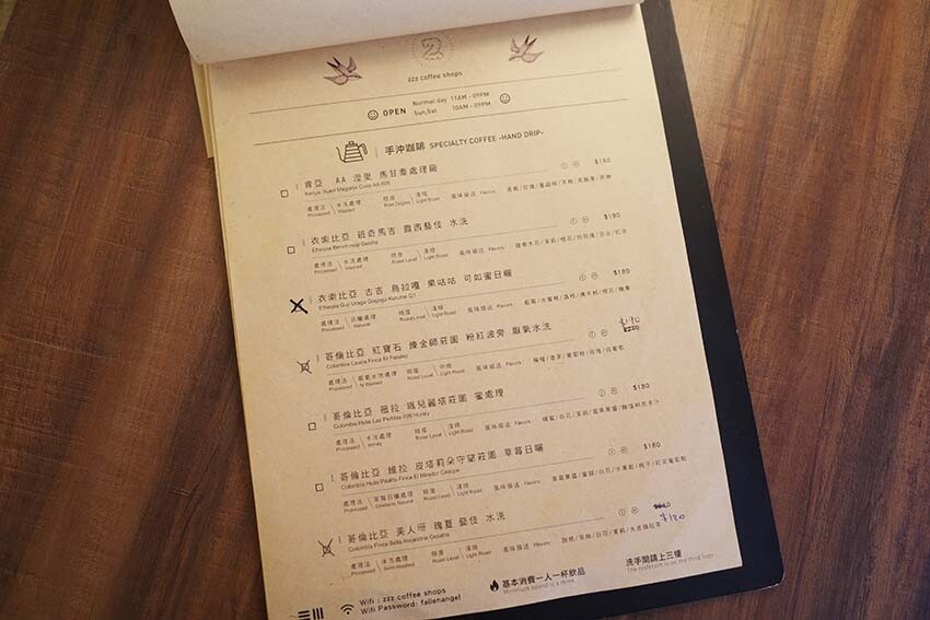 【中和咖啡廳推薦】『ZZZ Coffee Shops』近環狀線中和站/新開幕/圍繞復古相機、黑膠唱片的質感咖啡廳/照相