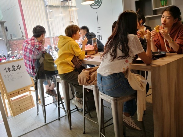 三明主義焦糖手作三明治專賣店 3andwich：【食記】台中三明主義焦糖手作三明治專賣店 3andwich@北區中國醫&中正公園 : 地表獨創焦糖吐司？吾腹所宗的精緻早午餐!