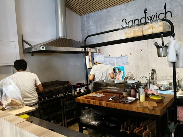 三明主義焦糖手作三明治專賣店 3andwich：【食記】台中三明主義焦糖手作三明治專賣店 3andwich@北區中國醫&中正公園 : 地表獨創焦糖吐司？吾腹所宗的精緻早午餐!
