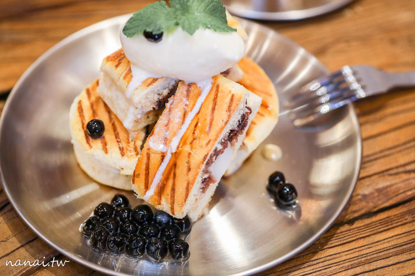 彥仲麵茶三店。麵茶香佐閩南式老屋，藏鹿港老街 奶蓋麵茶刨冰 - Nana愛旅行札記