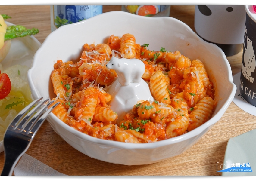 大胃米粒(台北西門町咖啡廳推薦)POLAR CAFE 西門旗艦店,北極熊主題咖啡廳,寶拉熊泡牛奶浴~灑上玫瑰花瓣可愛又浪漫！全天候提供早午餐/甜點,捷運西門站美食, - 大胃米粒 DAVID &