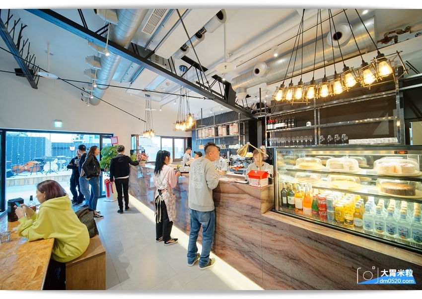 大胃米粒(台北西門町咖啡廳推薦)POLAR CAFE 西門旗艦店,北極熊主題咖啡廳,寶拉熊泡牛奶浴~灑上玫瑰花瓣可愛又浪漫！全天候提供早午餐/甜點,捷運西門站美食, - 大胃米粒 DAVID &