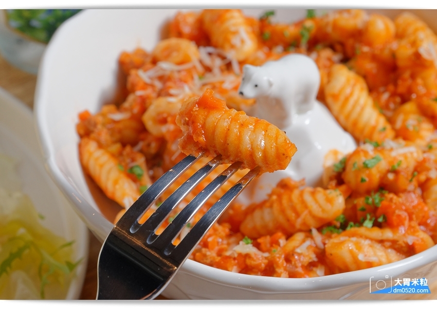 大胃米粒(台北西門町咖啡廳推薦)POLAR CAFE 西門旗艦店,北極熊主題咖啡廳,寶拉熊泡牛奶浴~灑上玫瑰花瓣可愛又浪漫！全天候提供早午餐/甜點,捷運西門站美食, - 大胃米粒 DAVID &