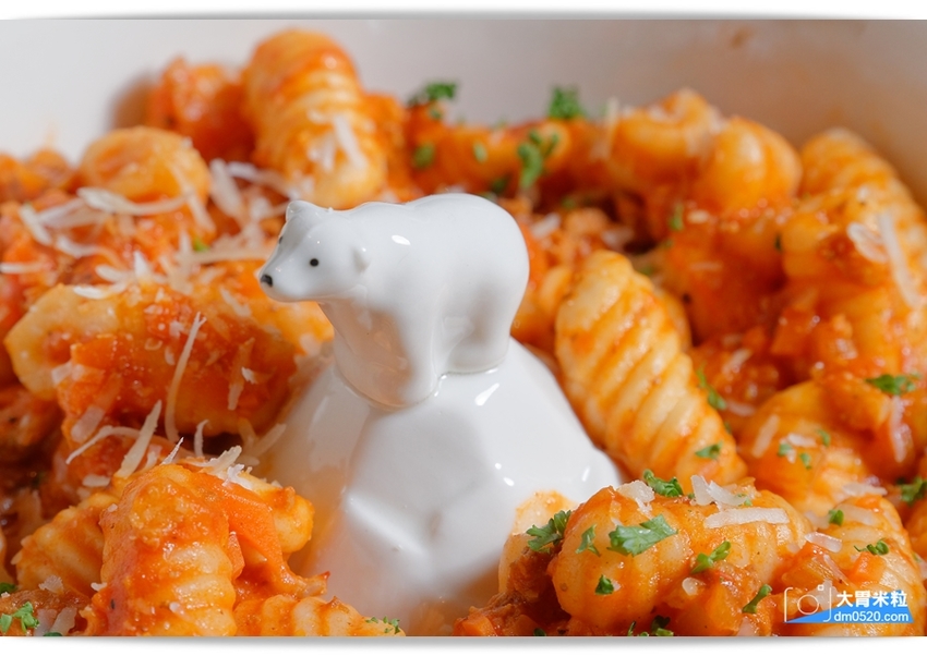 大胃米粒(台北西門町咖啡廳推薦)POLAR CAFE 西門旗艦店,北極熊主題咖啡廳,寶拉熊泡牛奶浴~灑上玫瑰花瓣可愛又浪漫！全天候提供早午餐/甜點,捷運西門站美食, - 大胃米粒 DAVID &