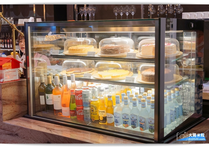 大胃米粒(台北西門町咖啡廳推薦)POLAR CAFE 西門旗艦店,北極熊主題咖啡廳,寶拉熊泡牛奶浴~灑上玫瑰花瓣可愛又浪漫！全天候提供早午餐/甜點,捷運西門站美食, - 大胃米粒 DAVID &