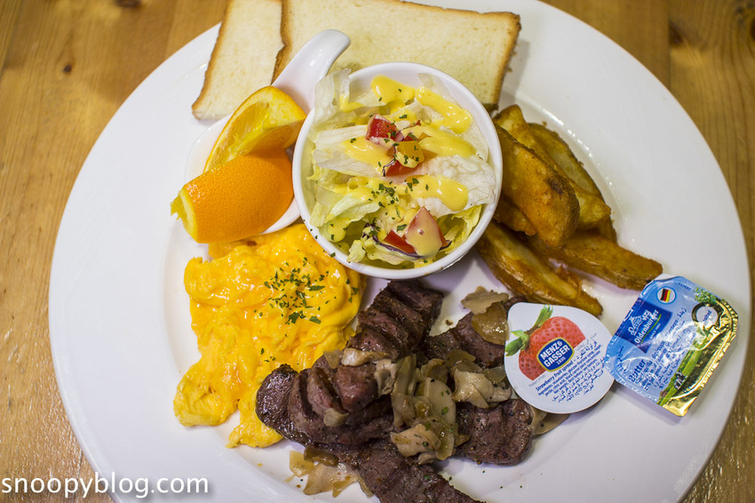 【台北美食】東區美式餐廳|東區早午餐|Stan & Cat 史丹貓美式餐廳~天阿好大的漢堡,客製化創意漢堡、全天候供應早午餐