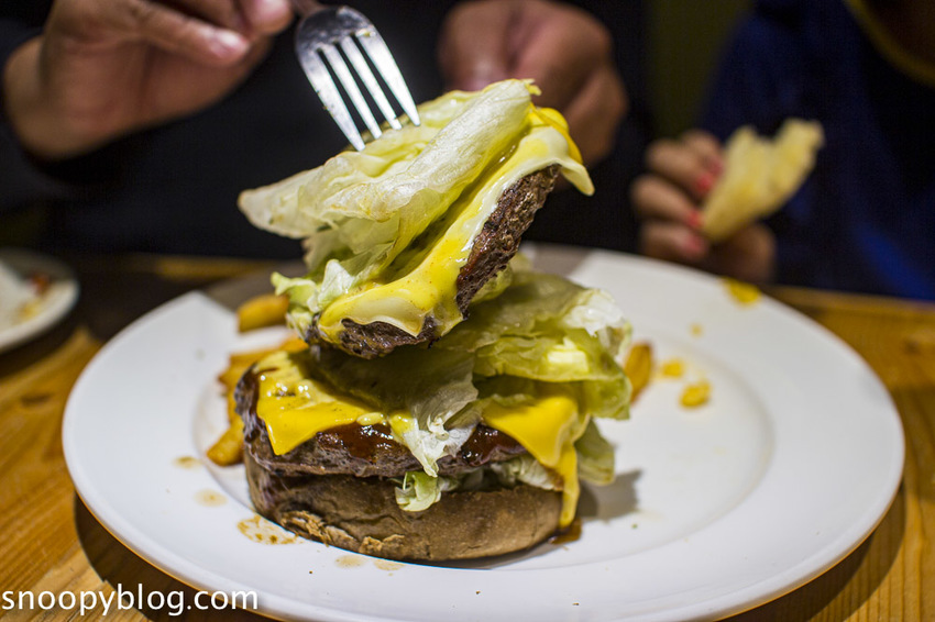 【台北美食】東區美式餐廳|東區早午餐|Stan & Cat 史丹貓美式餐廳~天阿好大的漢堡,客製化創意漢堡、全天候供應早午餐