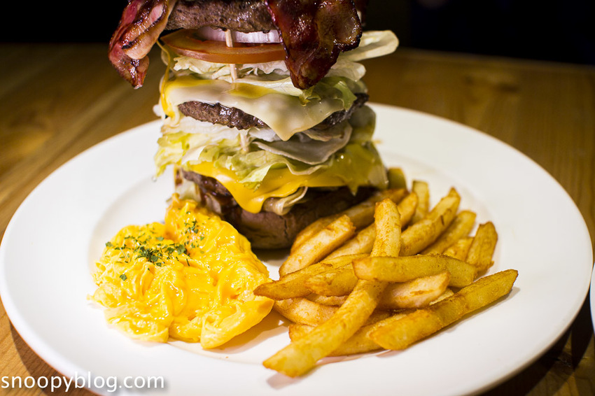 【台北美食】東區美式餐廳|東區早午餐|Stan & Cat 史丹貓美式餐廳~天阿好大的漢堡,客製化創意漢堡、全天候供應早午餐